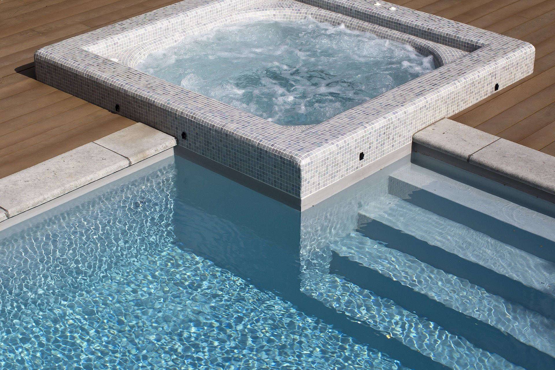 zwedak project bavel skimmer foliezwembad met betegelde whirlpool 11