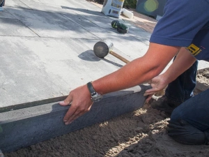8389 tuintegels leggen in tuin bestraten tuinmaterialen.nl