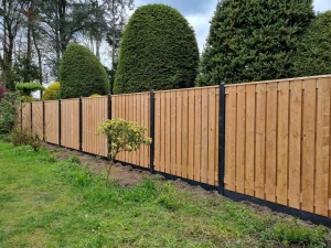 schutting kampioen projecten hout beton redwood schutting montage 23 planks red class wood piramide 1