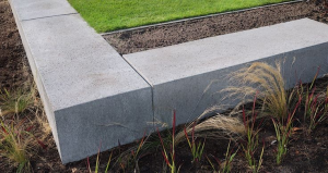 <p>Betonbielzen zijn stevige en veelzijdige elementen die perfect passen in elke tuin. Bij Tuinmaterialen.nl vind je een breed assortiment betonbielzen, ideaal voor het creëren van tuinpaden, borders, of als ondersteunende elementen voor schuttingen en terrassen. Deze duurzame bielzen zijn weerbestendig, eenvoudig in gebruik en geven je tuin een robuuste uitstraling. Of je nu een industriële of landelijke stijl wilt realiseren, betonbielzen bieden de perfecte oplossing voor een langdurige en onderhoudsvriendelijke tuininrichting.</p>
