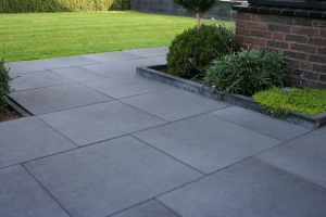 <p>Betontegels zijn een uitstekende keuze voor een duurzame en praktische bestrating in je tuin. Bij Tuinmaterialen.nl vind je een breed assortiment betontegels die perfect passen bij elk tuinontwerp. Of je nu een strak pad, een robuuste oprit of een sfeervol terras wilt aanleggen, betontegels bieden een sterke basis. Ze zijn niet alleen slijtvast, maar ook eenvoudig te onderhouden en passen zowel bij moderne als klassieke tuinstijlen. Kies voor de veelzijdigheid en lange levensduur van betontegels voor jouw buitenruimte.</p>
