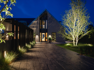 <p>Verlichting maakt je tuin compleet, zowel functioneel als sfeervol. Bij Tuinmaterialen.nl vind je een uitgebreide collectie buitenverlichting, van stijlvolle tuinlampen tot praktische verlichting voor paden en terrassen. Verhoog de veiligheid, creëer sfeer en verleng de tijd die je buiten doorbrengt met verlichting die past bij jouw tuinstijl. Kies voor kwaliteit en geniet van je tuin, ook na zonsondergang.</p>
