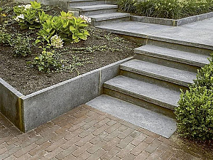 <p>Voeg stijl en functionaliteit toe aan uw tuin met onze duurzame traptredes. Perfect voor hoogteverschillen en elegante toegangspaden, traptredes bieden een veilige en stijlvolle oplossing voor elke buitenruimte. Verkrijgbaar in verschillende materialen, kleuren en afmetingen, zodat u eenvoudig een harmonieuze overgang in uw tuin creëert. Onze traptredes zijn weerbestendig en slijtvast, ideaal voor een tijdloze afwerking met karakter en comfort.</p>
