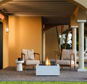 <p>Een buitenhaard is de perfecte manier om sfeer en warmte toe te voegen aan je tuin. Bij Tuinmaterialen.nl bieden we een diverse selectie van buitenhaarden die ideaal zijn voor gezellige avonden buiten, ongeacht het seizoen. Of je nu kiest voor een moderne, klassieke of rustieke stijl, onze haarden zijn niet alleen functioneel maar ook een stijlvolle toevoeging aan je buitenruimte. Geniet van het knisperende vuur en de extra gezelligheid met een duurzame buitenhaard van hoge kwaliteit.</p>

