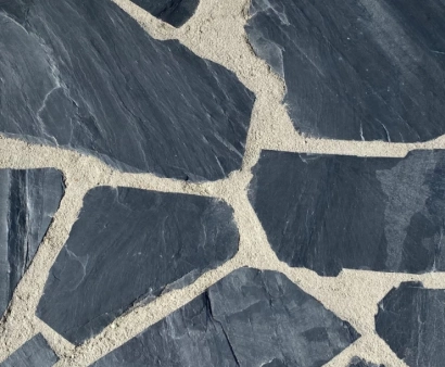 <p><strong>Flagstones</strong> zijn robuuste, natuurstenen platen die ideaal zijn voor het aanleggen van tuinpaden, terrassen of opritten. Deze platen bieden een natuurlijke uitstraling en zijn duurzaam, bestand tegen verschillende weersomstandigheden. Dankzij hun verschillende vormen en maten passen ze perfect in diverse tuinontwerpen. Enkele flagstones zijn eenvoudig te leggen en zorgen voor een stabiele en esthetisch aantrekkelijke ondergrond in elke buitenruimte.</p>
