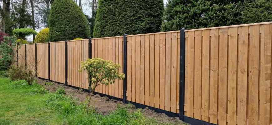 schutting kampioen projecten hout beton redwood schutting montage 23 planks red class wood piramide 1